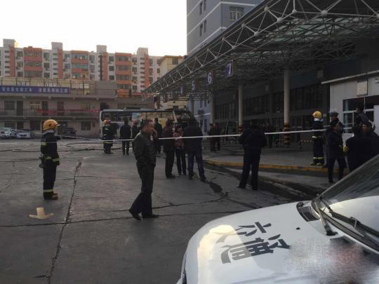 青海西宁客车天然气罐产生泄漏爆炸 2人受伤