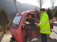 农用车及三轮车违规载人有哪些风险?
